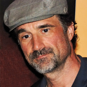 Photo de Elias Koteas